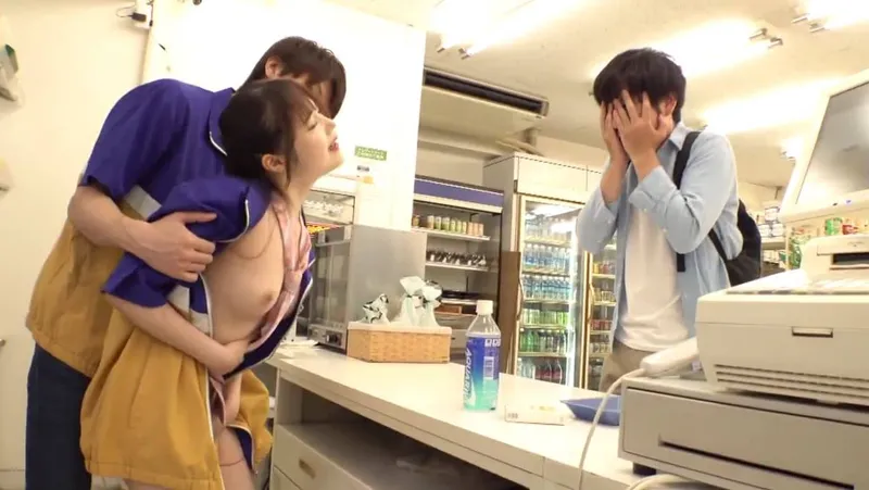 Em nhân viên cửa cu tiện lợi thác loạn với anh quản lý