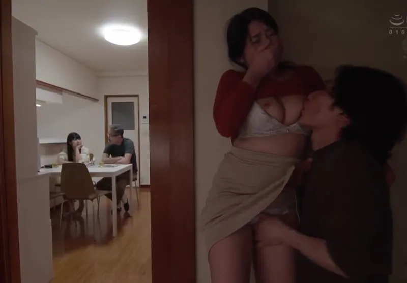 Má trộm nhìn bà xã chồng yêu cục cưng đụ nào ngờ con rể nhìn thấy